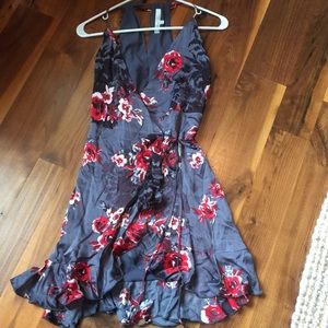 Love + Friends Gigi Wrap Dress M